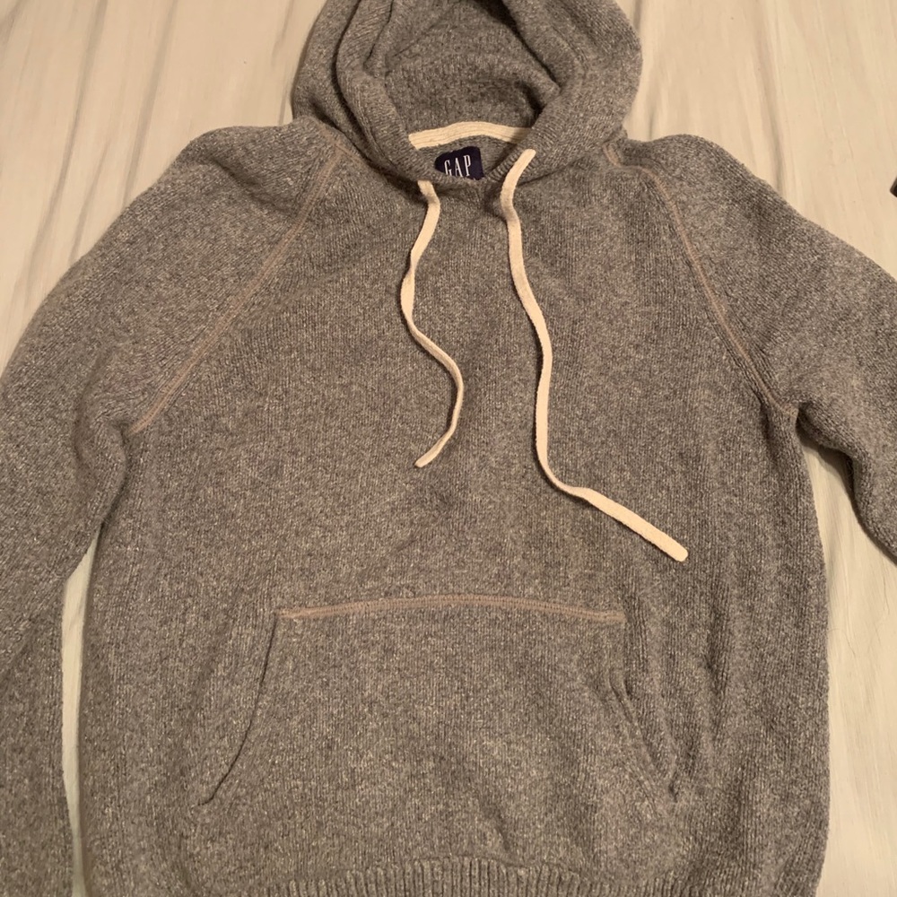 Men’s GAP sweater